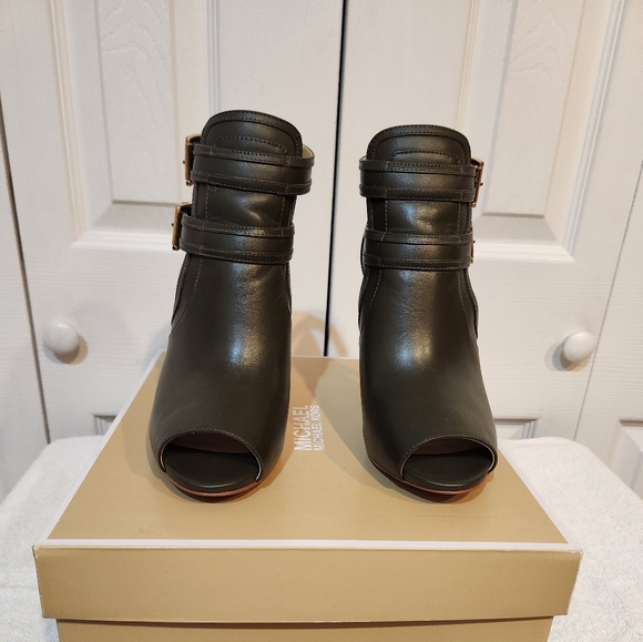 Michael Kors Black Leather Ankle Boots - Picture 1 of 5